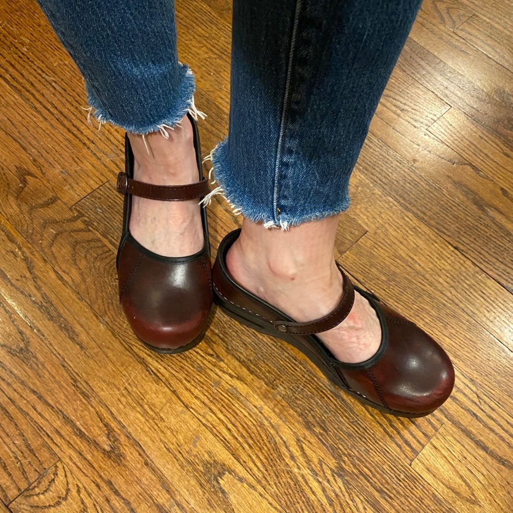 Dansko Maryjane Clog Burgundy Size 8